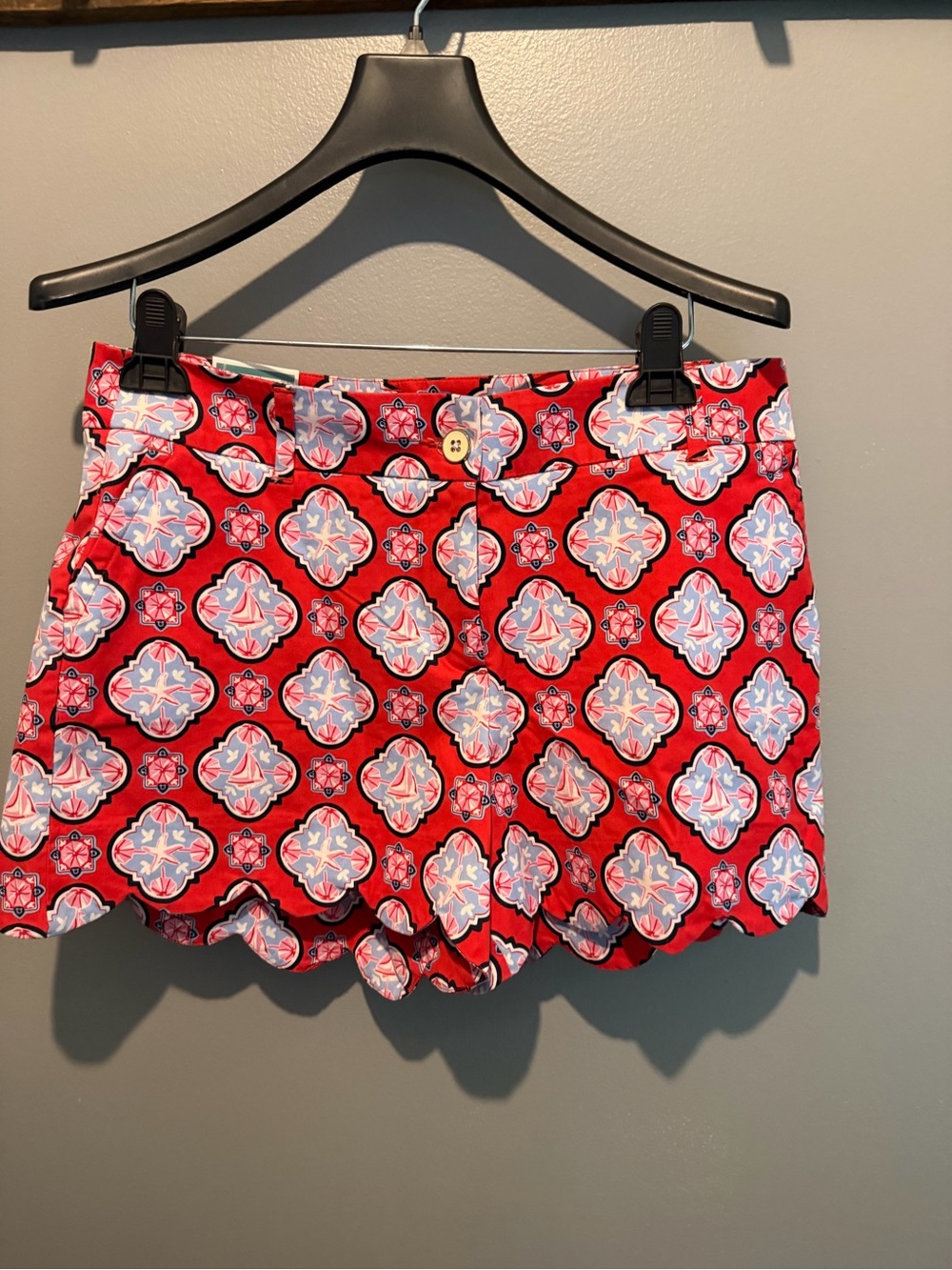 Women’s Red Patterned Scallop Hem Shorts
